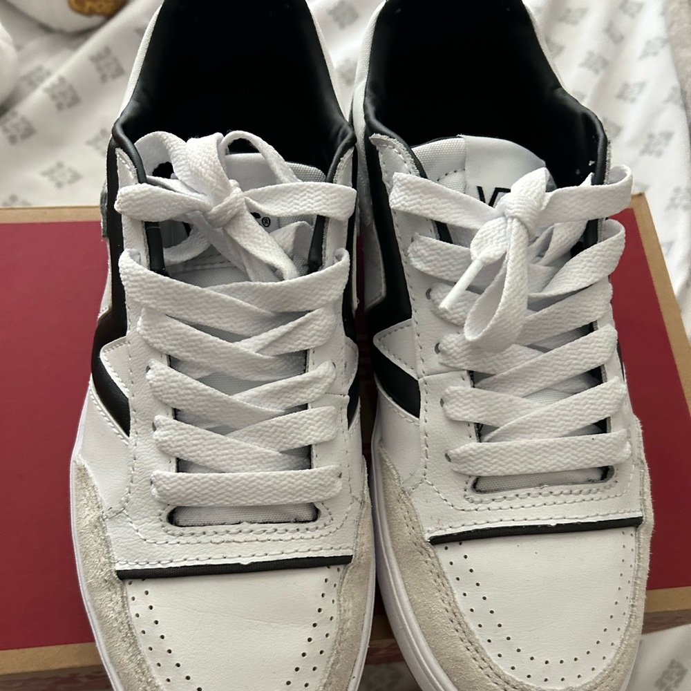 Vans Like New , With Box. I Used Just Once - image 2